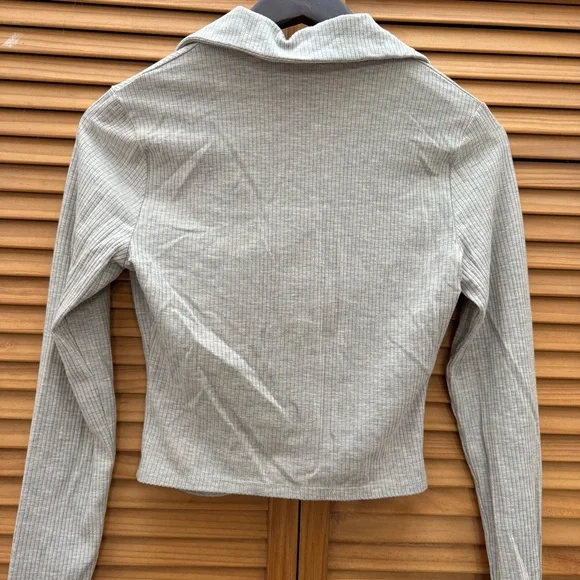 Reformation Light Gray Ribbed Button-Down Shirt size small - Picture 6 of 6